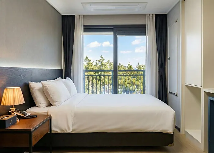 Sokcho Chonpines Beach Hotel