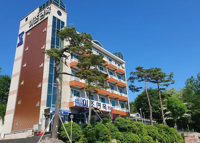 Y2 Stay Hotel